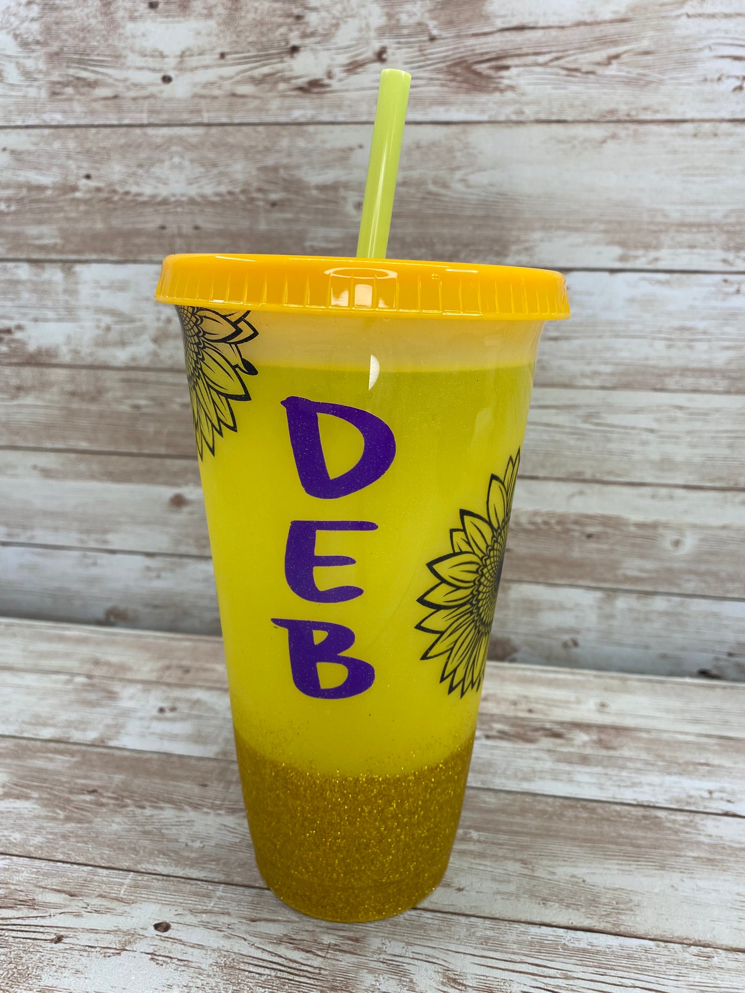 Yellow Color Changing Cups, Free straw brush